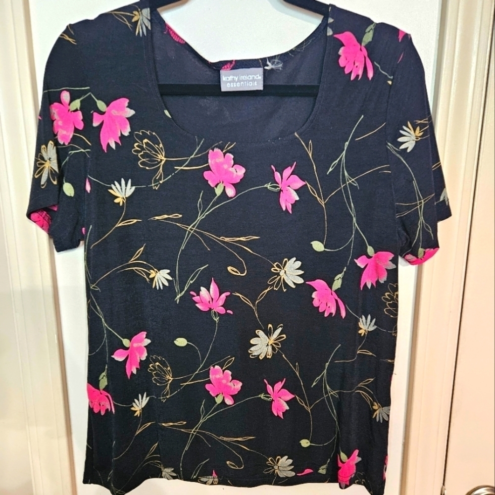 #246 Kathy Ireland Essentials - Black w Floals - Size: large